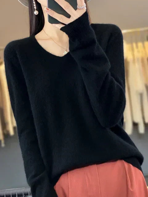 Women's Jumper – Relaxed-Fit V-Neck Knit