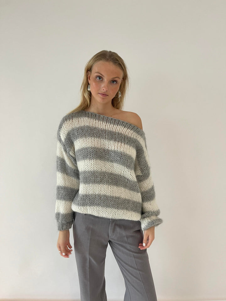 Women's Jumper – Oversized Striped Knit