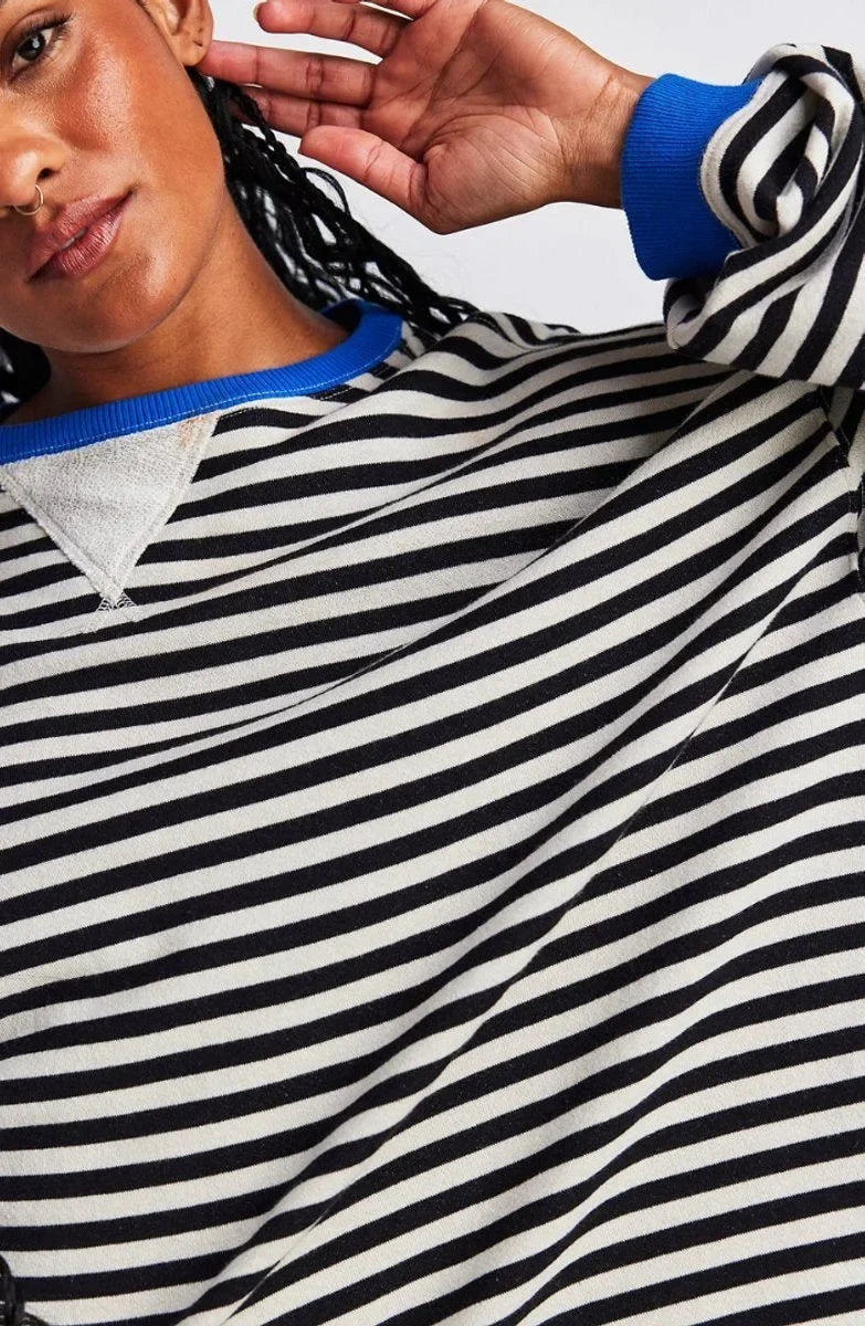Women's Striped Oversized Pullover Sweater – Long Sleeves
