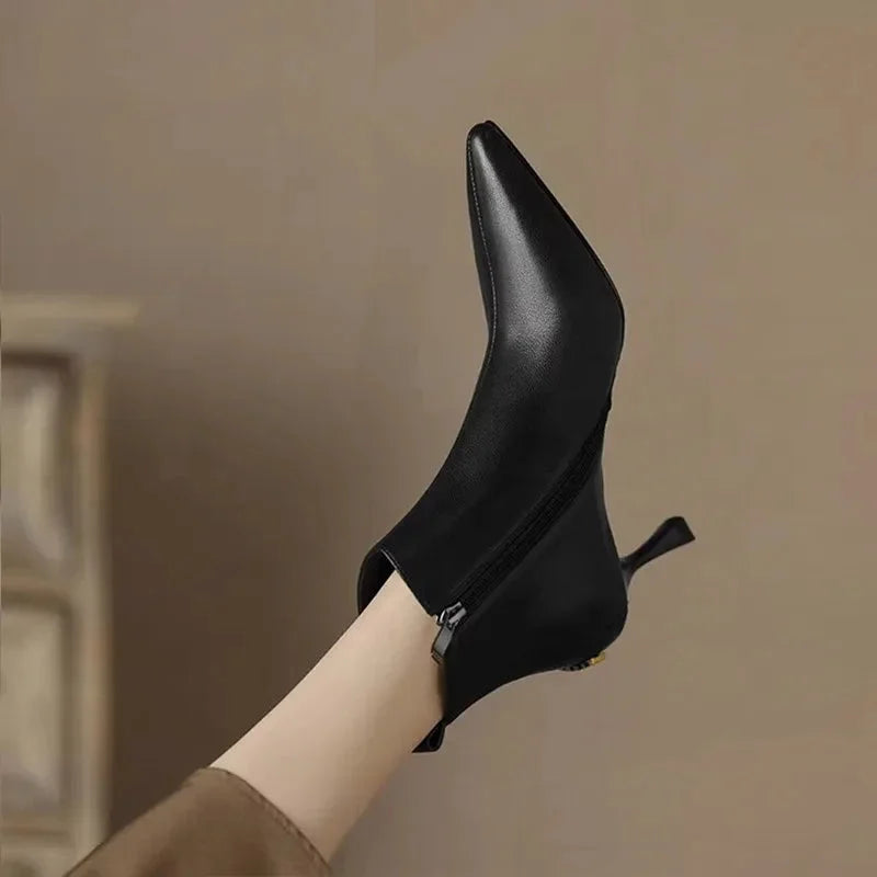 Women's Black Leather Pointed-Toe Kitten-Heel Ankle Boots – Zipper