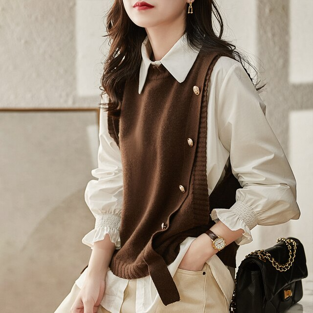 Women's Knitted Vest – Button-Detail