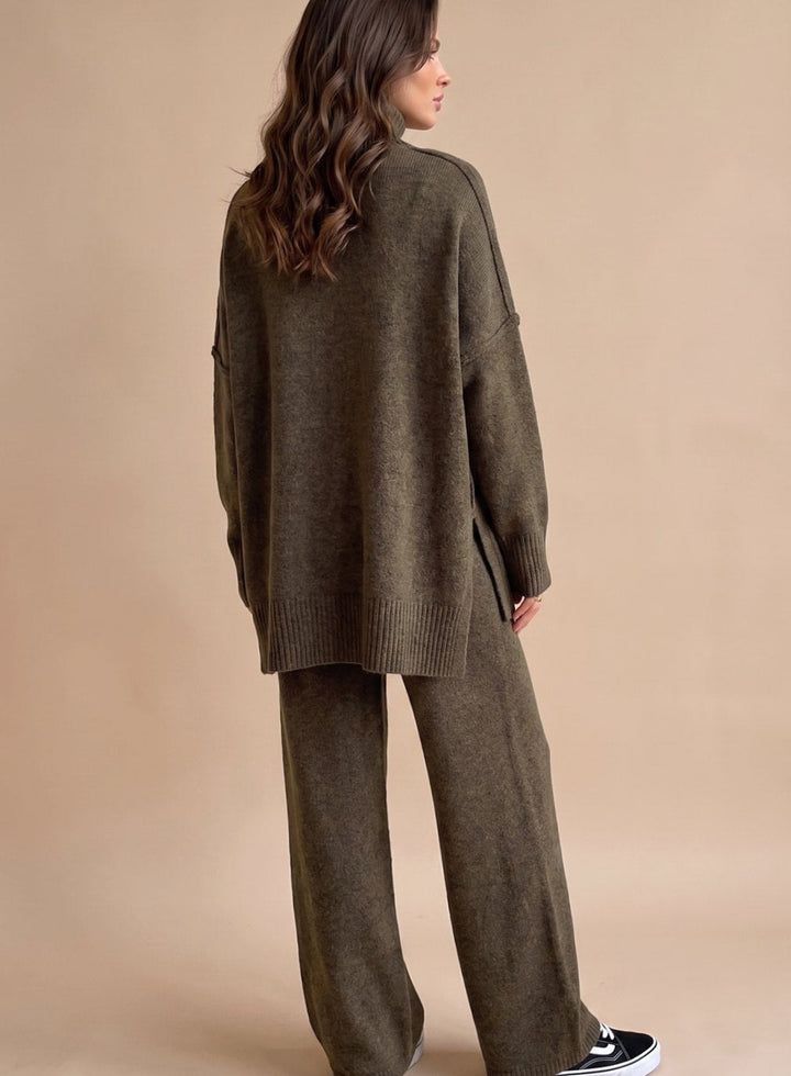 Women's Two-Piece Set – Oversized Turtleneck Wide-Leg Lounge Set